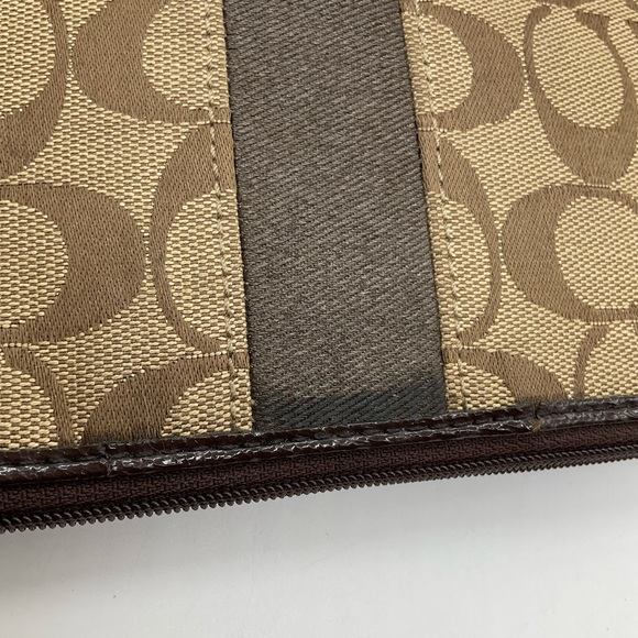 COACH WRISTLET WALLET - Picture 11 of 12
